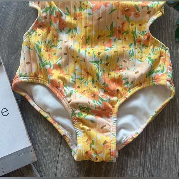 Art class Girls Floral Print Cut Out One Piece Swimsuit in Yellow size XS (4/5) - Picture 3 of 9